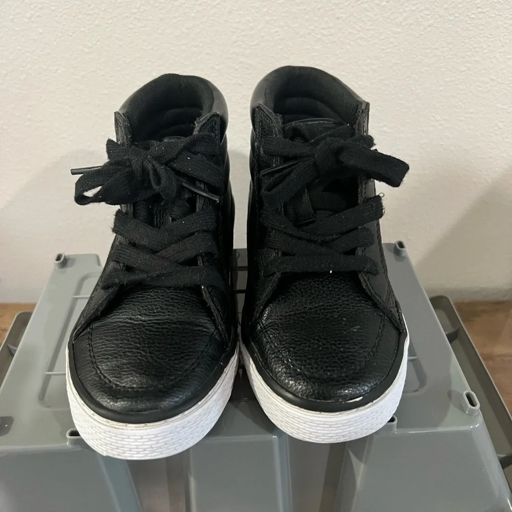 The children’s place Kids Black High-Top‎ Sneakers size 13